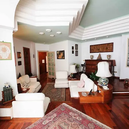 לינה וארוחת בוקר Casa Argentino 3*